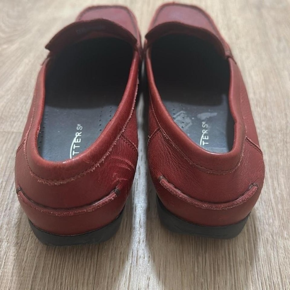 TROTTERS | Women's Blood Red Pebbled Leather Moc Toe BRAZIL Loafer Flats, 10 - Picture 3 of 6